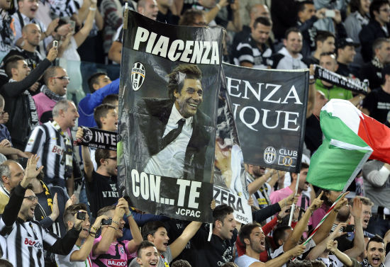  尤文球迷横幅抗议管理层，要求重聘体育总监  